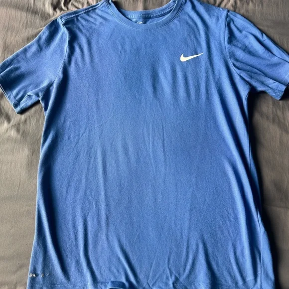 Large Nike shirt bundle - Picture 10 of 11